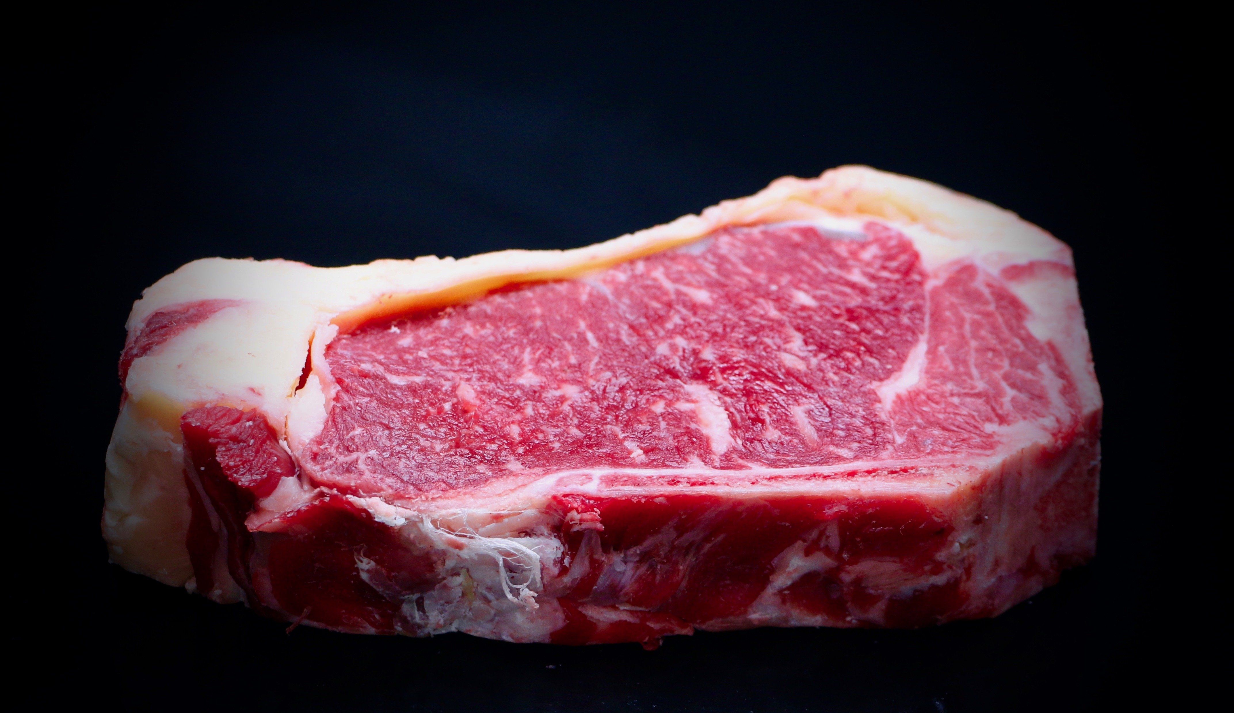 Fleisch-Simmental-Striploin2018_11_300676 Striploin Steak vom Simmentaler Rind