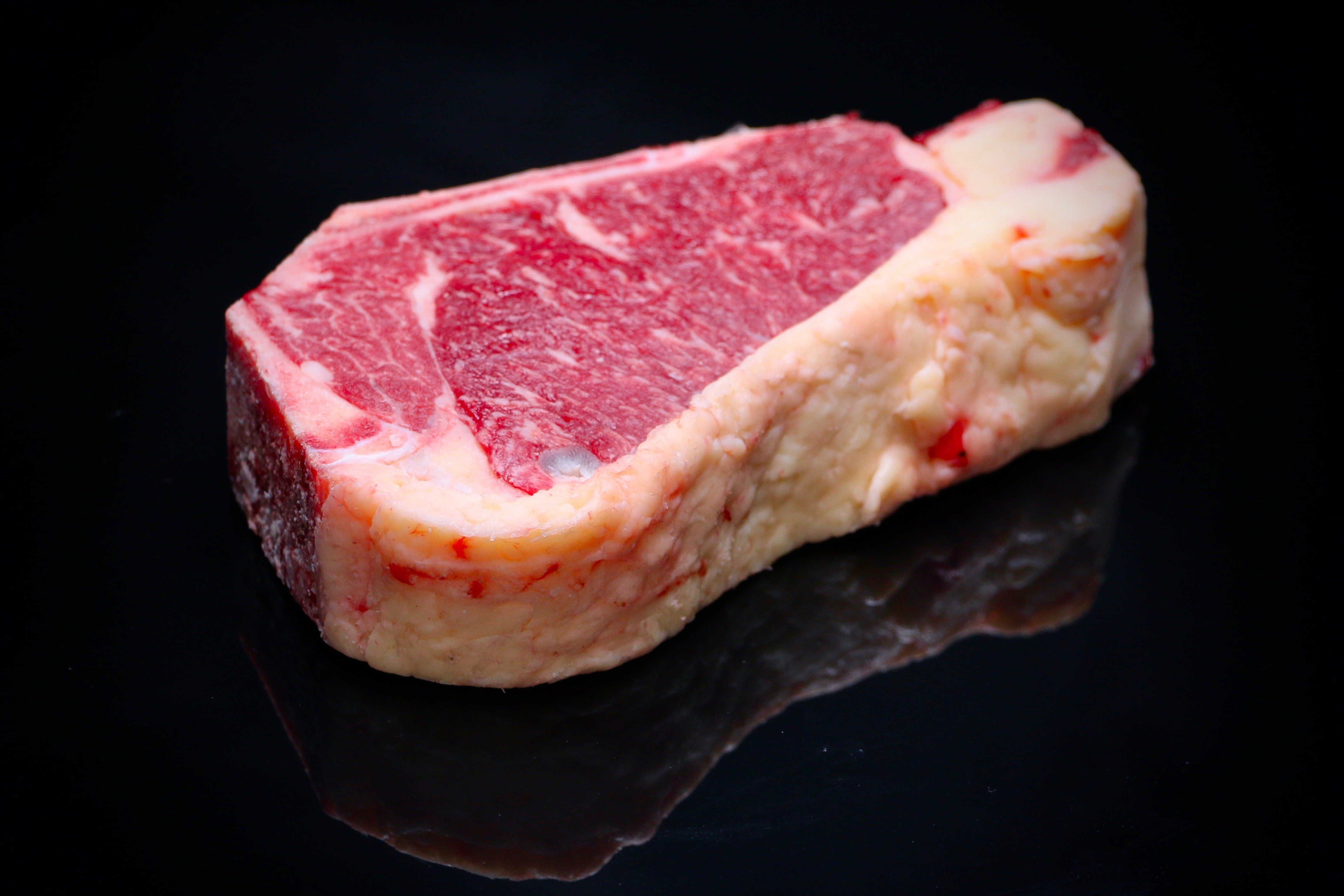 Fleisch-Simmental-Striploin2018_11_300674 Club Steak Dry Aged vom Simmental Rind